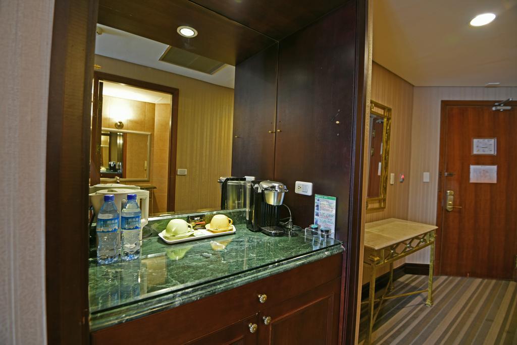 Wei-Yat Grand Hotel Tainan Exterior foto